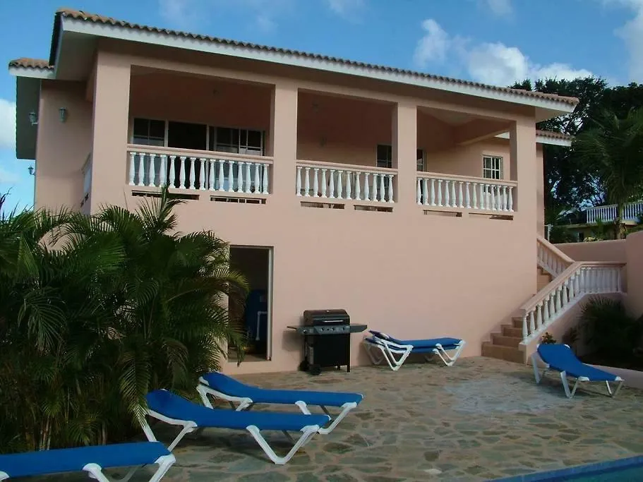 Comfortable 4 Bedroom Villa Near Downtown Sosúa